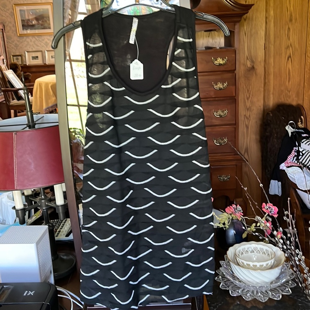 Sleeveless b envied top